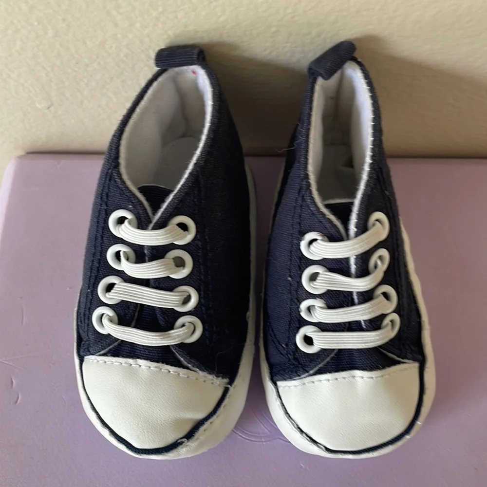 5/$25 NFL Patriots Baby shoes Size 0-6 months